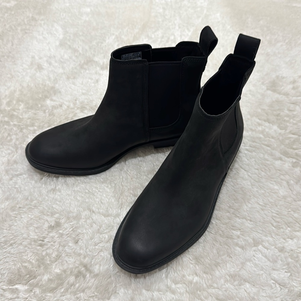 UGG Chelsea Boots (10) NWOT